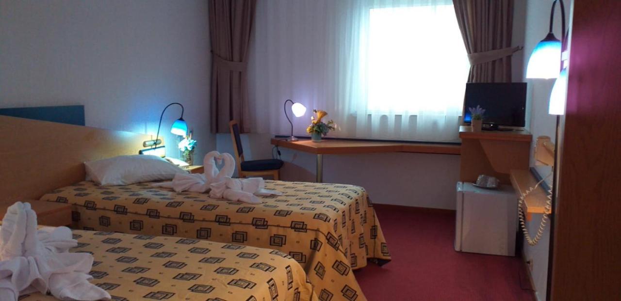 Iris Hotel Bors Luaran gambar